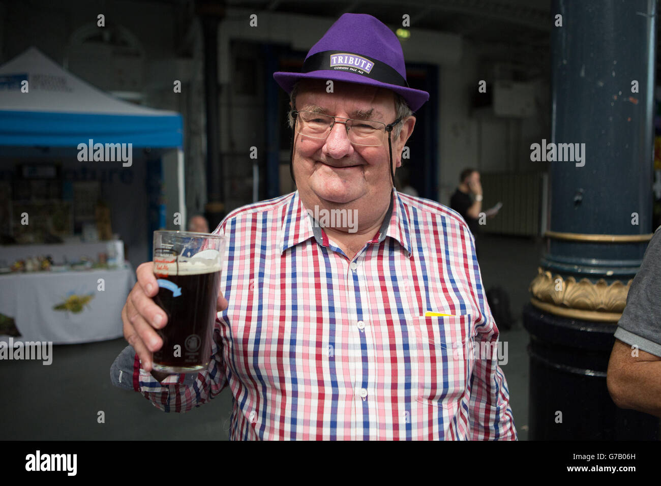 I partecipanti potranno gustare diversi tipi di birra in tutta la Gran Bretagna al Great British Beer Festival (GBBF) di Olympia London, Keningston, Londra, organizzato dalla Campaign for Real Ale (CAMRA). Foto Stock