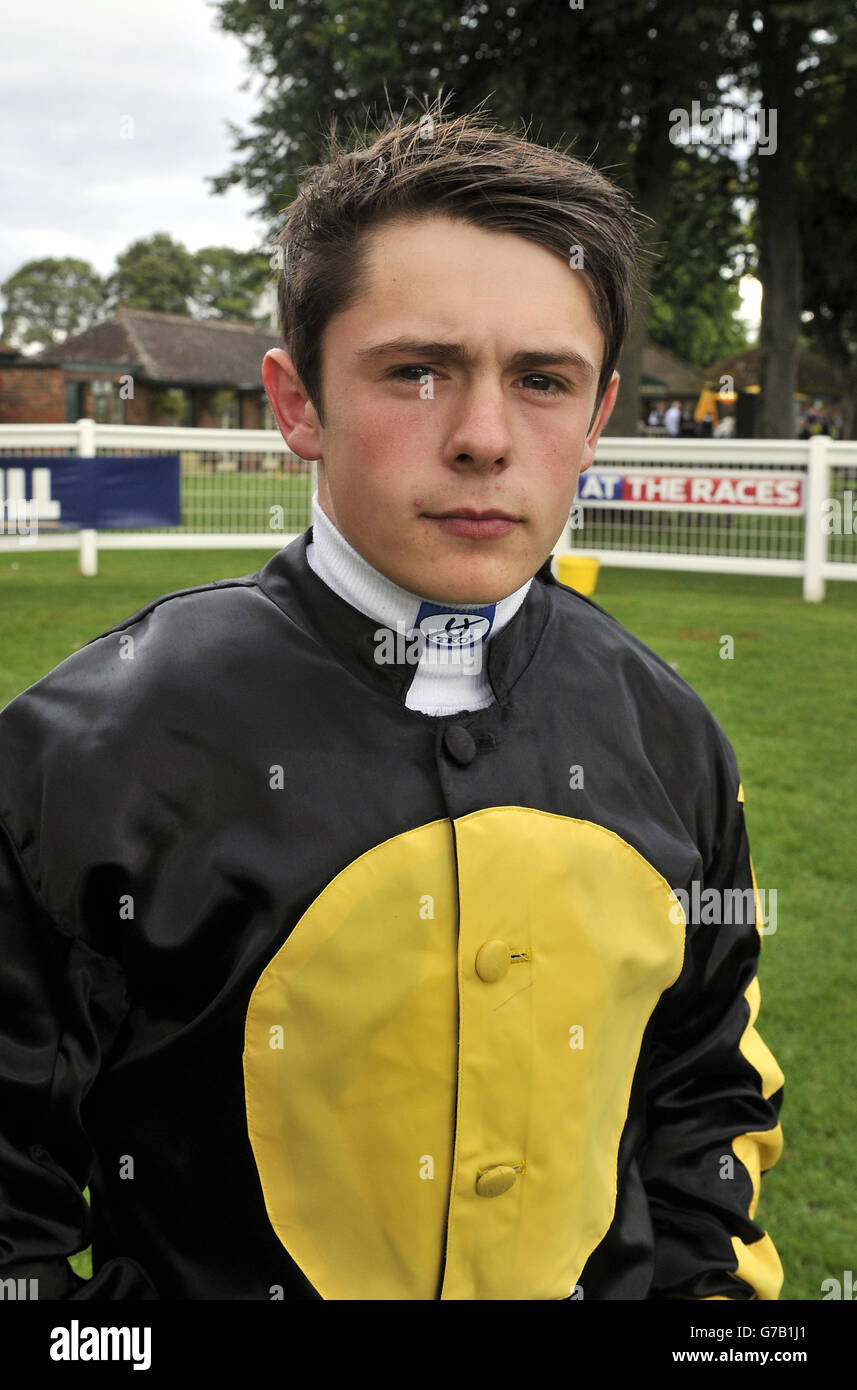 Jockey kieran Schofeld durante il William Hill Great St.Wilfrid handicap Day al Ripon Racecourse, Ripon. PREMERE ASSOCIAZIONE foto. Data foto: Sabato 16 agosto 2014. Guarda la storia della Pennsylvania RACING Ripon. Il credito fotografico deve essere: John Giles/PA Wire. Foto Stock