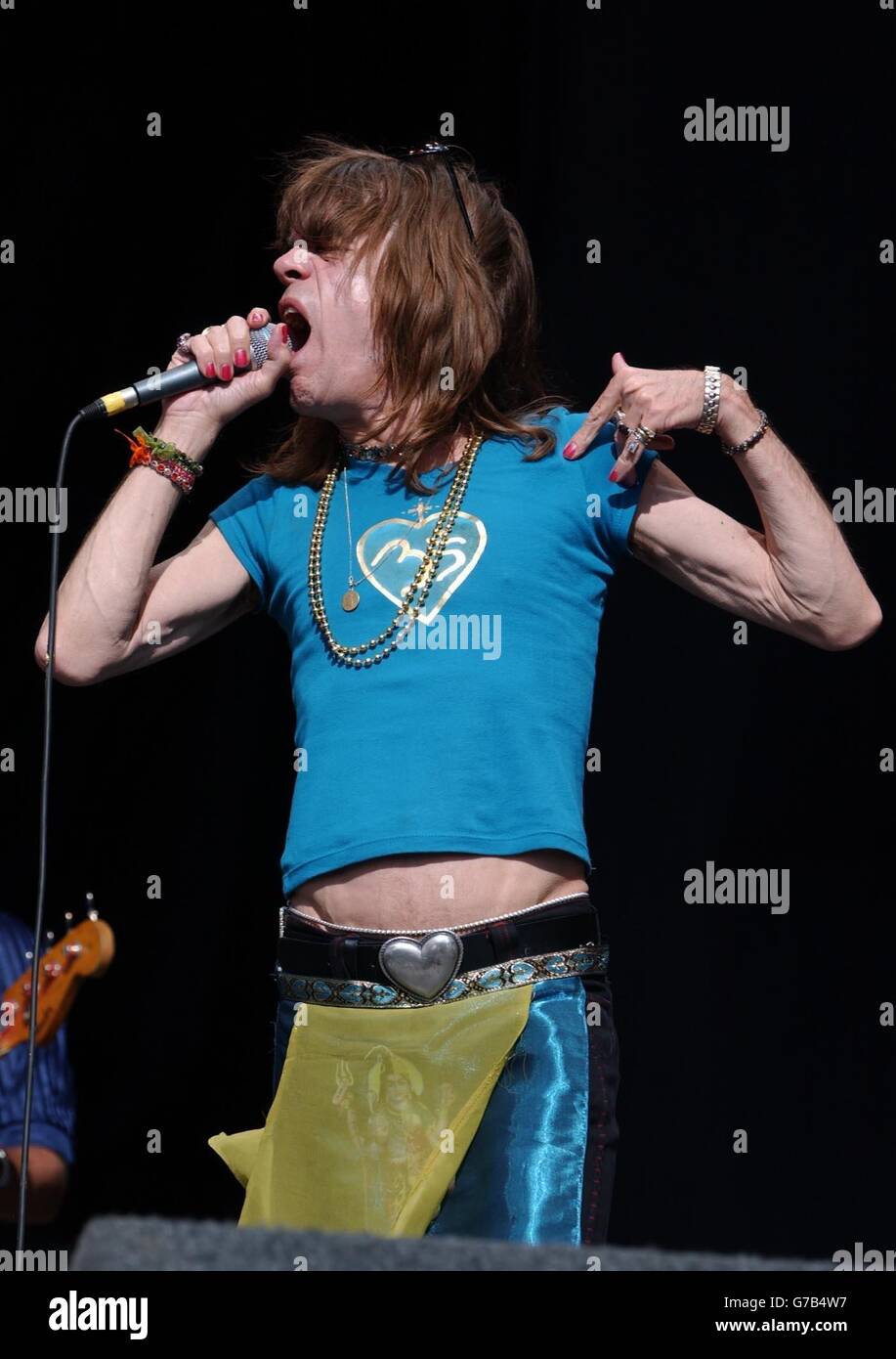 David Johansen della New York Dolls si esibisce durante il Carling Weekend: Reading Festival, a Reading. Il festival annuale della durata di tre giorni, che si svolge contemporaneamente a Reading e Leeds, propone spettacoli da The Darkness, White Stripes, Franz Ferdinand e Green Day. Foto Stock