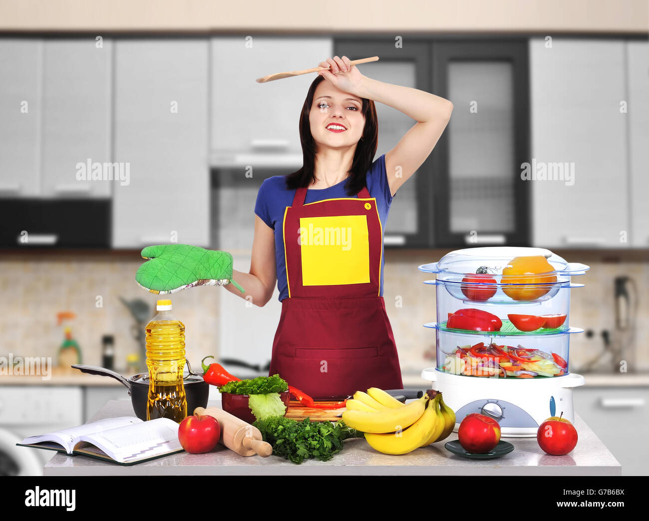 Stanco della donna chef in cucina Foto Stock