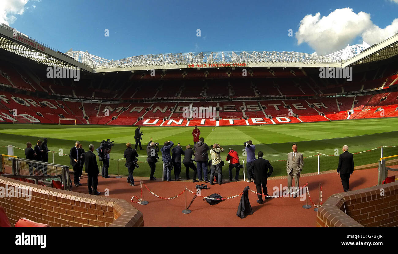 Calcio - Manchester United Photo Call - Angel di Maria svela - Old Trafford. Il Manchester United firma il nuovo Angel di Maria durante una telefonata a Old Trafford, Manchester. Foto Stock