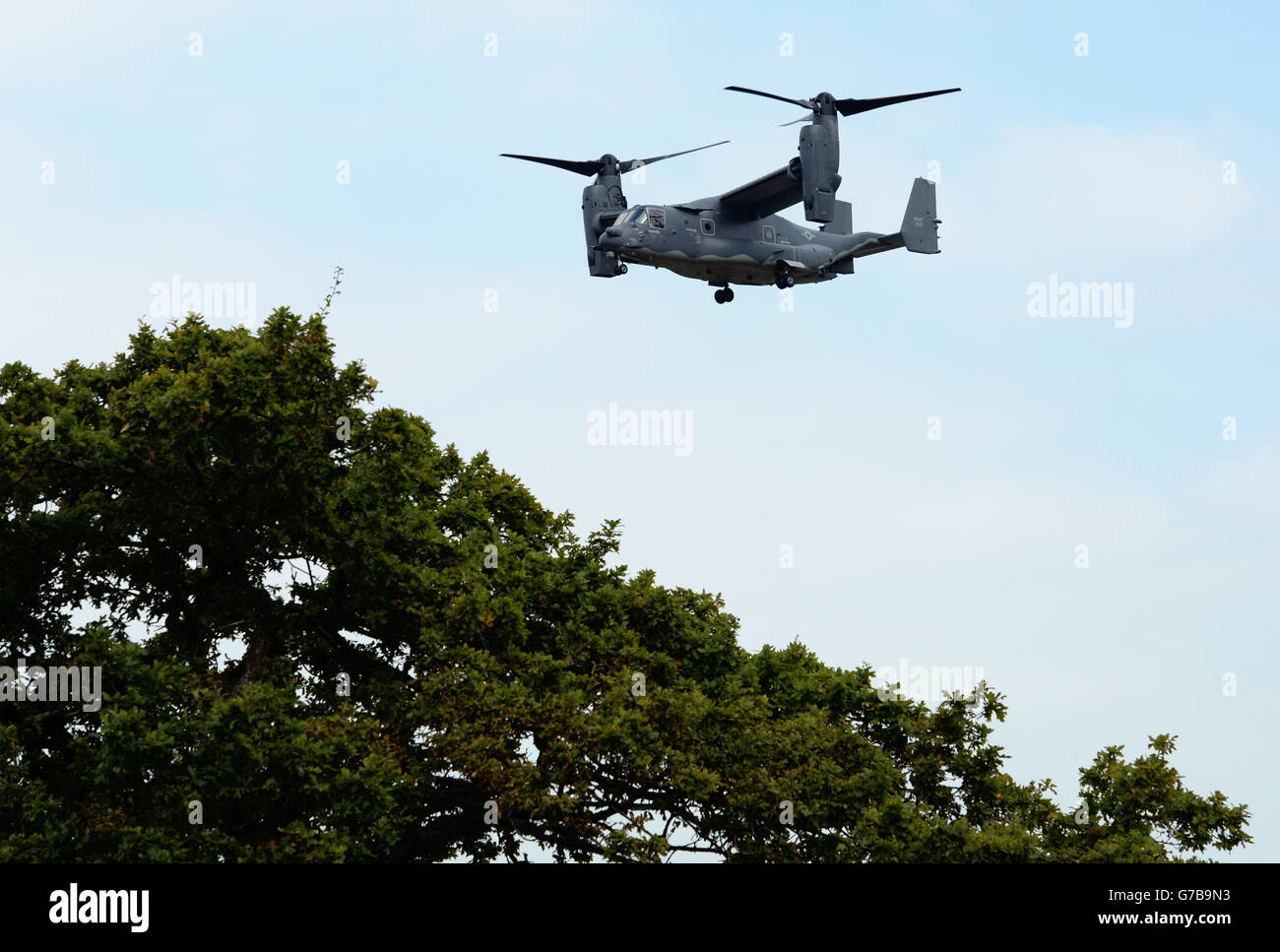 I ministri della Difesa dei paesi della NATO assistono ad una dimostrazione di un aereo multmissione, militare, tiltrotor campano Boeing V-22 Osprey americano l'ultimo giorno della vetta al Celtic Manor Resort di Newport, Galles del sud. Foto Stock