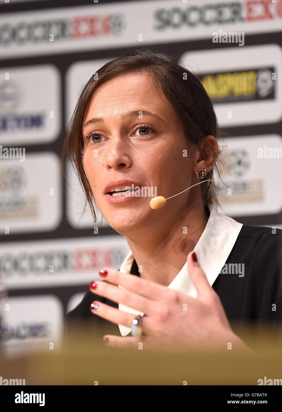 Katrien Meire, CEO di Charlton Athletic, parla durante il secondo giorno della SoccerEX Convention al Manchester Central Convention Complex, Manchester. Foto Stock