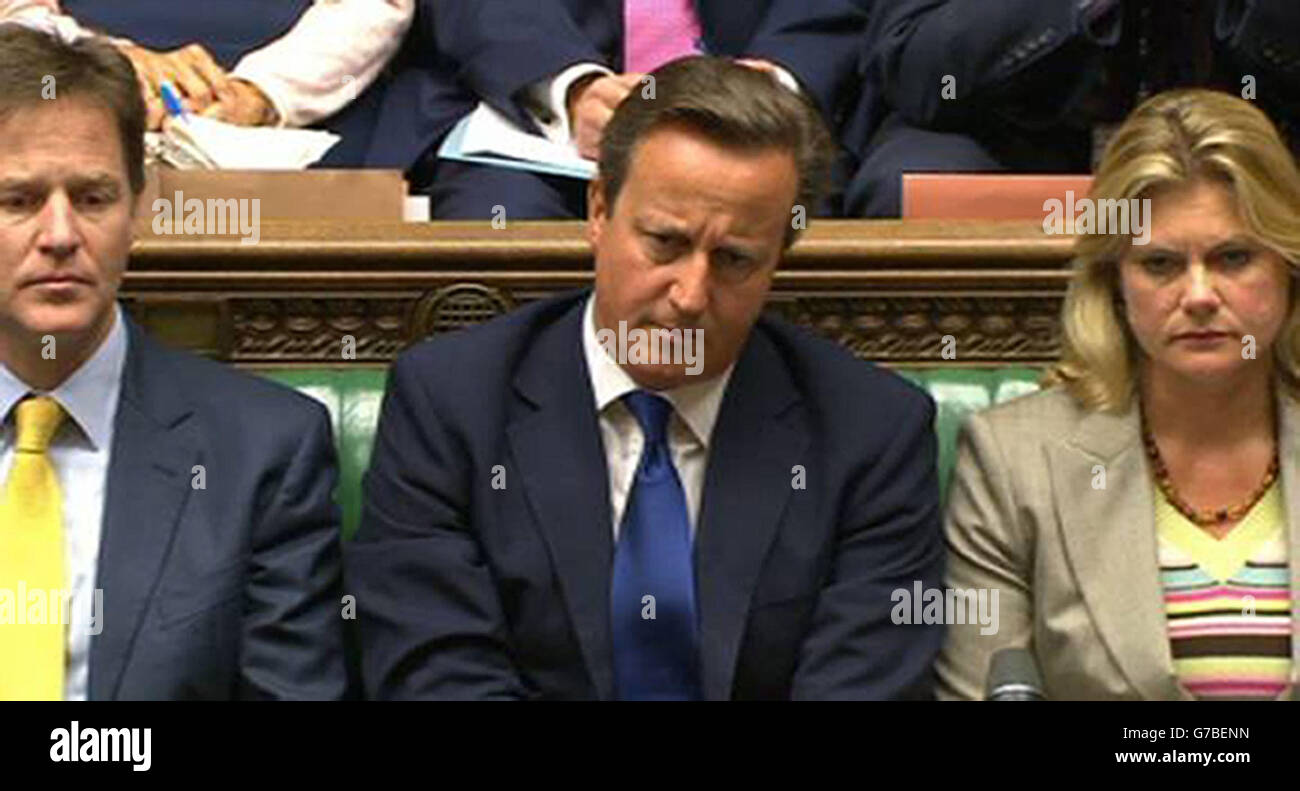 Il primo Ministro David Cameron durante le interrogazioni del primo Ministro alla Camera dei Comuni, Londra. Foto Stock