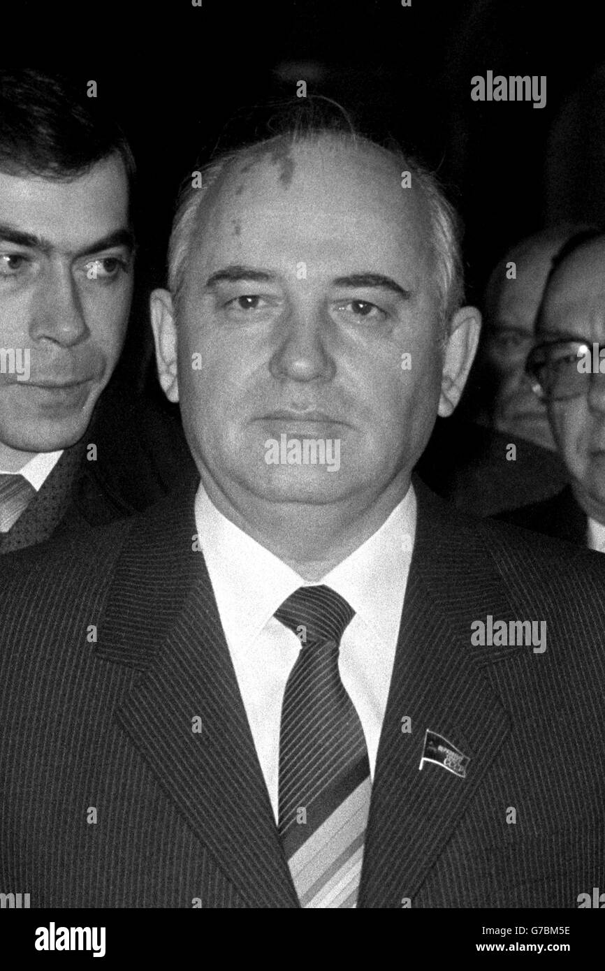 Mikhail Gorbaciov, durante una visita di sette giorni a Londra. Gorbaciov è il prossimo presidente sovietico. Foto Stock