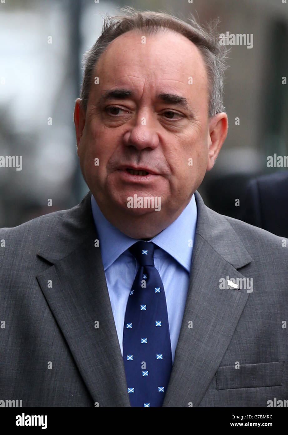 Il primo ministro scozzese Alex Salmond lascia l'Hilton Double Tree Hotel di Edimburgo dopo la sua apparizione sulla mostra della BBC Andrew Marr questa mattina prima del voto del referendum scozzese del 18 settembre. Foto Stock