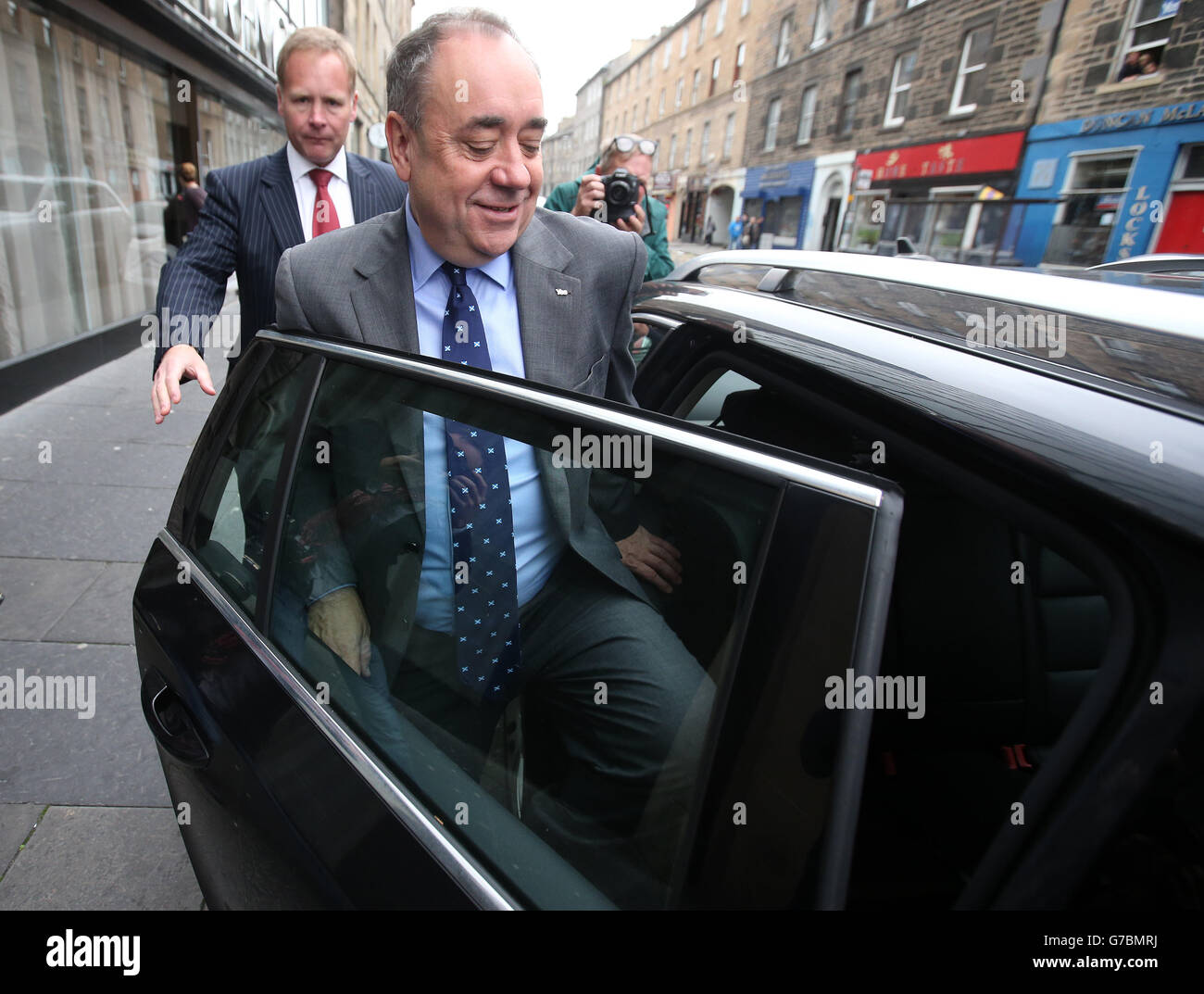 Il primo ministro scozzese Alex Salmond lascia l'Hilton Double Tree Hotel di Edimburgo dopo la sua apparizione sulla mostra della BBC Andrew Marr questa mattina prima del voto del referendum scozzese del 18 settembre. Foto Stock