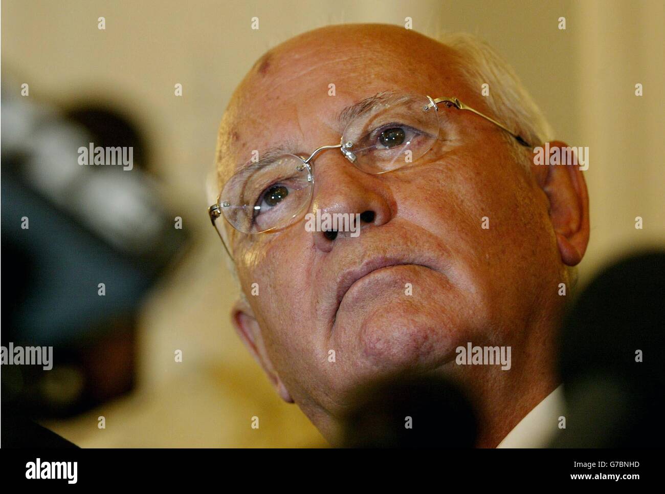 L'ex presidente dell'URSS Mikhail Gorbachev parla durante una conferenza stampa al lancio del W.M.D. Programma di sensibilizzazione, tenuto presso l'Agenzia per la stampa estera di Londra. Foto Stock