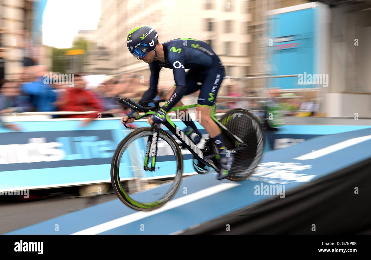 Giovanni Visconti del Team Movistar inizia nella prova individuale Durante la fase otto del 2014 Tour of Britain in Londra Foto Stock