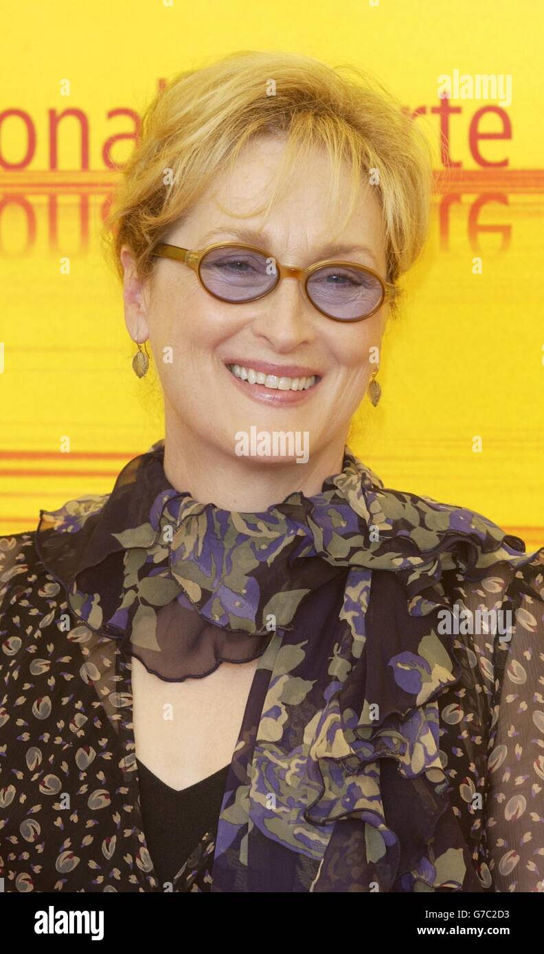 L'attrice di Hollywood Meryl Streep pone ai fotografi durante una fotocall per promuovere il suo nuovo film la candidata manchuriana al 61° Festival del Cinema di Venezia al Lido, Venezia, Italia. Foto Stock