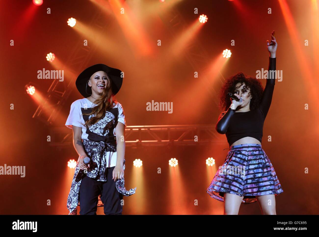 Neon Jungle si esibisce al concerto MTV Crass Derry all'Ebrington Square di Derry - Londonderry. Foto Stock