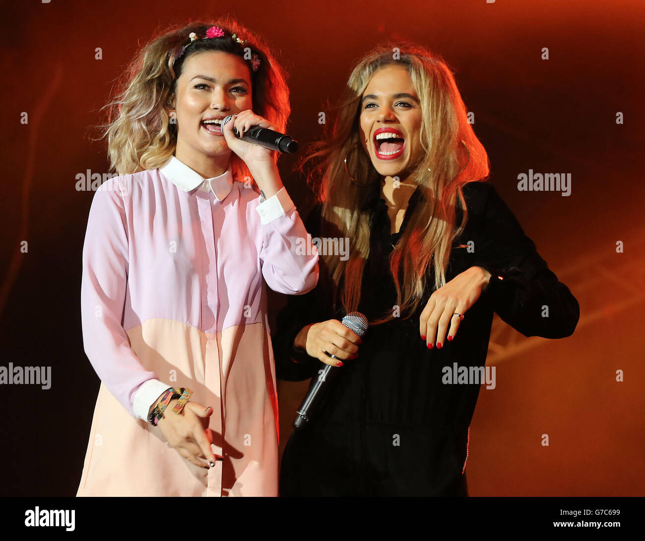 Neon Jungle si esibisce al concerto MTV Crass Derry all'Ebrington Square di Derry - Londonderry. Foto Stock