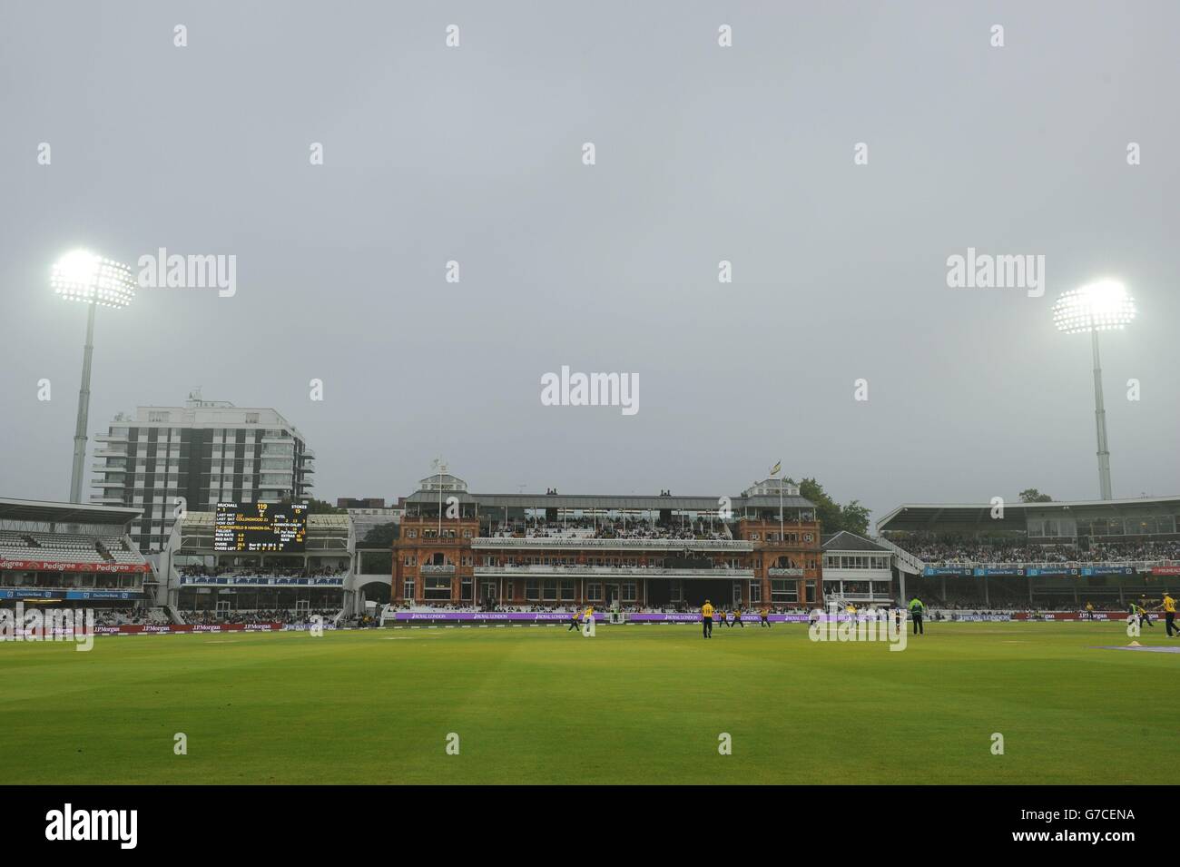 Cricket - Royal London One Day Cup - Warwickshire / Durham - Lord's. Una visione generale del gioco tra Warwickshire e Durham durante la finale della Royal London One Day Cup al Lord's Cricket Ground di Londra. Foto Stock