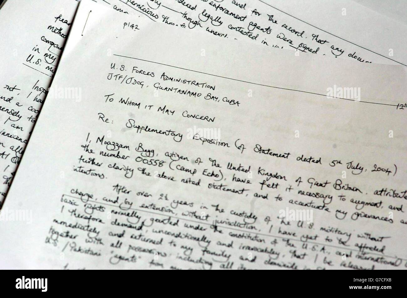 Una fotocopia della lettera del detenuto britannico Moazzam Begg della baia di Guantanamo, indirizzata a "a chi può interessare", E che è stato ricevuto dai suoi avvocati e trasmesso al primo ministro Tony Blair, tra gli altri, ha rivelato durante una conferenza stampa nel centro di Londra che chiedeva che le prove dettagliate della tortura di Begg siano declassificate e rese pubbliche. Begg è stato rimosso con forza dal Pakistan in Afghanistan dagli agenti statunitensi il 31 gennaio 2002, e poi si è trasferito nella baia di Guantanamo a Cuba. La lettera dell'onorevole Begg descrive in dettaglio la sua situazione spaventosa e fornisce la prova di due omicidi da parte degli Stati Uniti Foto Stock