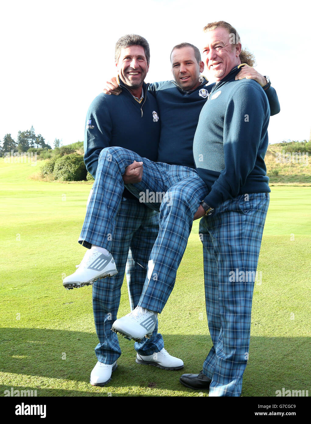 Il contingente spagnolo d'Europa Sergio Garcia (centro) e il vice capitano Jose Maria Olazabal (sinistra) e Miguel Angel Jimenez (destra) durante una sessione di pratica al campo da golf Gleneagles, Perthshire. Foto Stock