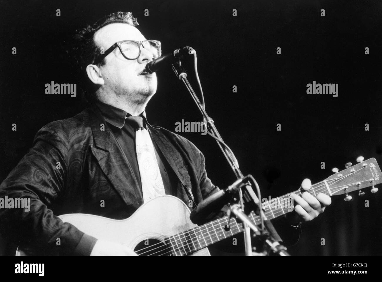 Musica - Elvis Costello - Seinajoki, Finlandia. Il musicista Elvis Costello si esibisce in un concerto all'aperto a Seinajoki, Finlandia. Foto Stock