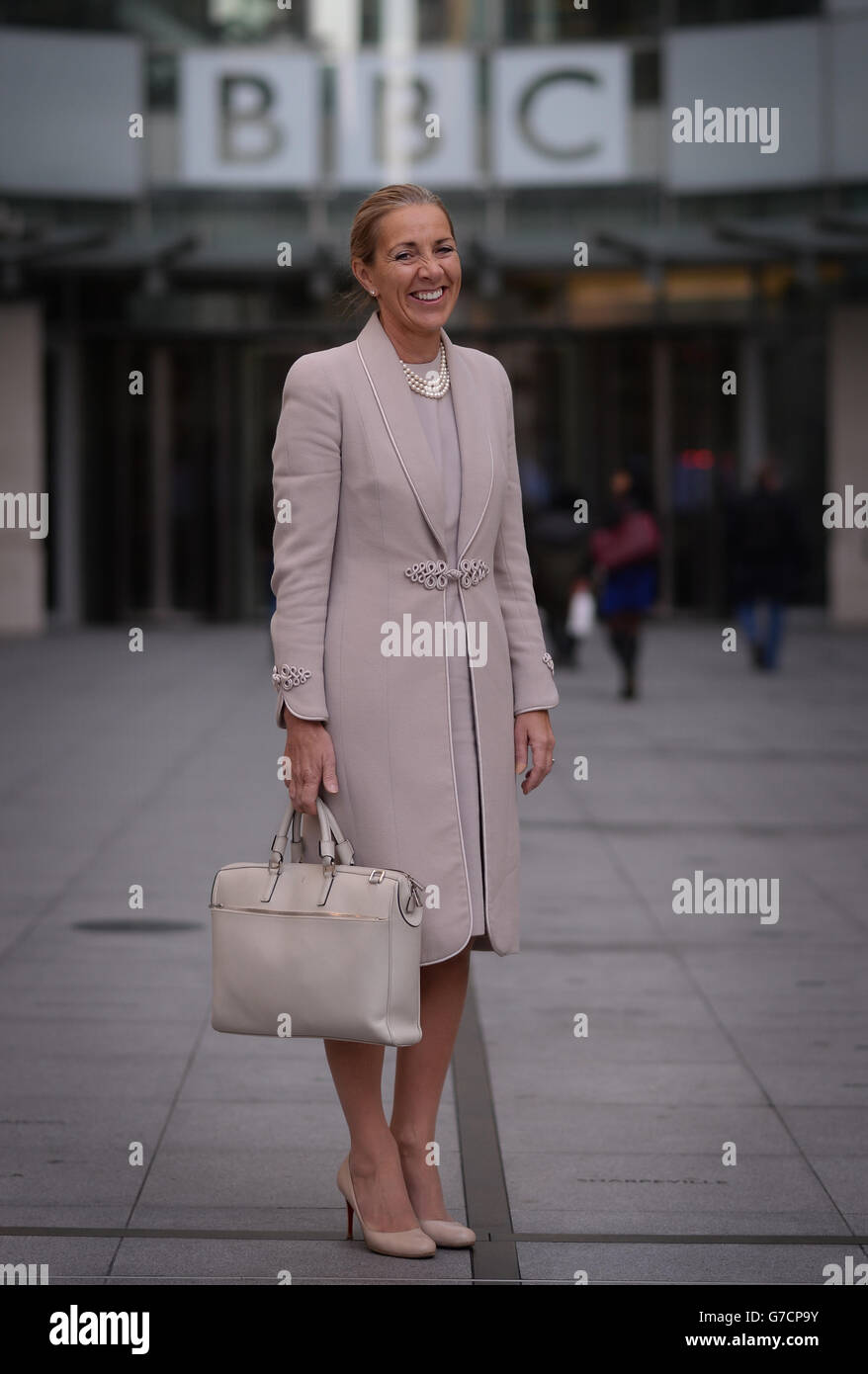 Rona Fairhead, il neo nominato Presidente della BBC Trust, arriva alla New Broadcasting House della BBC, Londra. Foto Stock