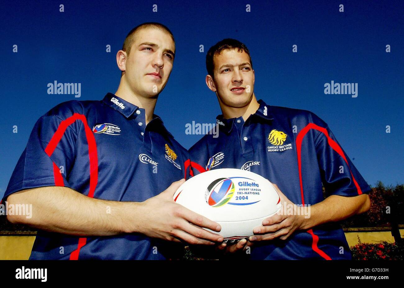 La Great Britain Rugby League ha fatto il suo nuovo CAPS Matt Diskin e Danny McGuire (a destra) durante una conferenza stampa presso un hotel di Brighouse dove il capo allenatore Brian Noble ha nominato la squadra per le prossime partite delle tre Nazioni contro Australia e Nuova Zelanda. Foto Stock