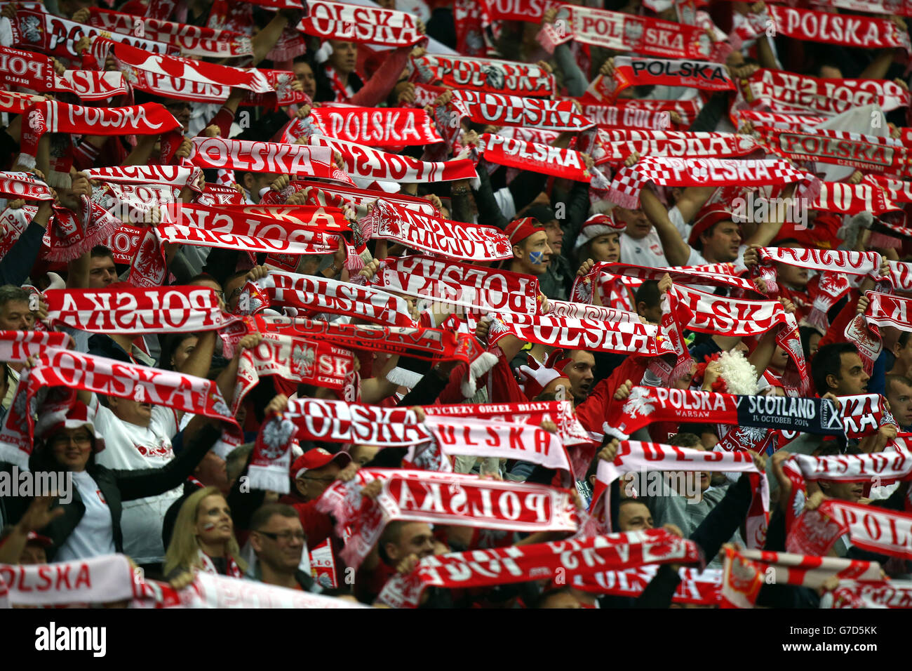 Calcio - UEFA Euro 2016 - Qualifiche - Gruppo D - Polonia contro Scozia - Stadio Nazionale Varsavia. Tifosi polacchi negli stand Foto Stock