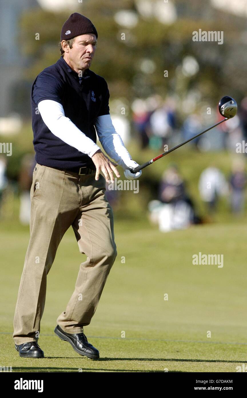 La star americana Dennis Quaid sul campo vecchio, St Andrews durante il secondo round del Dunhill Links Championship, St Andrews, Scozia. Foto Stock
