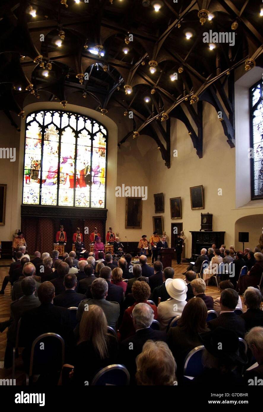 La Regina Elisabetta II della Gran Bretagna e il Presidente George Reid presso il Parlamento di Edimburgo, per l'inizio delle cerimonie di apertura del Parlamento scozzese a Holyrood. Foto Stock