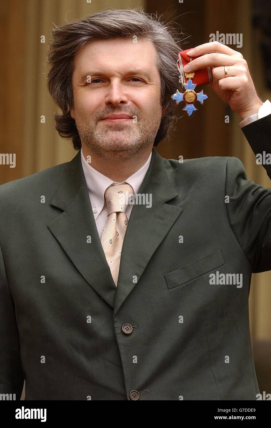 James MacMillan, compositore e direttore della BBC Philharmonic Orchestra, a Buckingham Palace, nel centro di Londra, dopo essere stato insignito del suo CBE dal Principe di Galles. Foto Stock