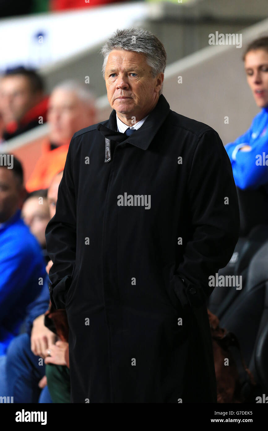 Calcio - Johnstone's Paint Trophy - secondo turno - Coventry City / Exeter City - Ricoh Arena. Steve Perryman, direttore del calcio di Exeter City Foto Stock