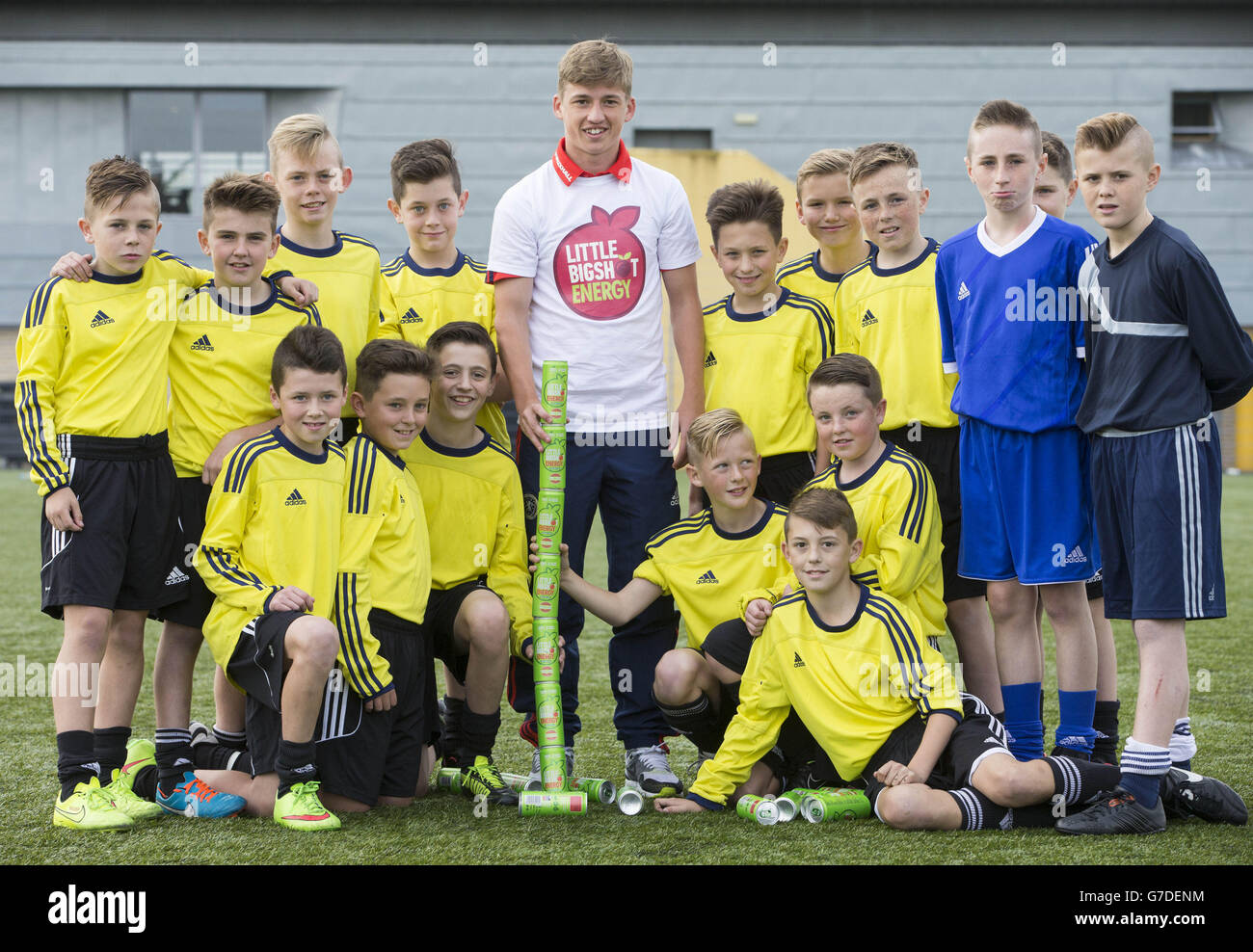 Il giocatore scozzese e sportivo di Lisbona Ryan Gald aiuta a promuovere il calcio giovanile al Toryglen Regional Football Center, Glasgow. Data immagine: Mercoledì 8 ottobre 2014. Scopri la storia di calcio della Pennsylvania Scotland. Il credito fotografico dovrebbe essere: Jeff Holmes/PA Wire. Foto Stock