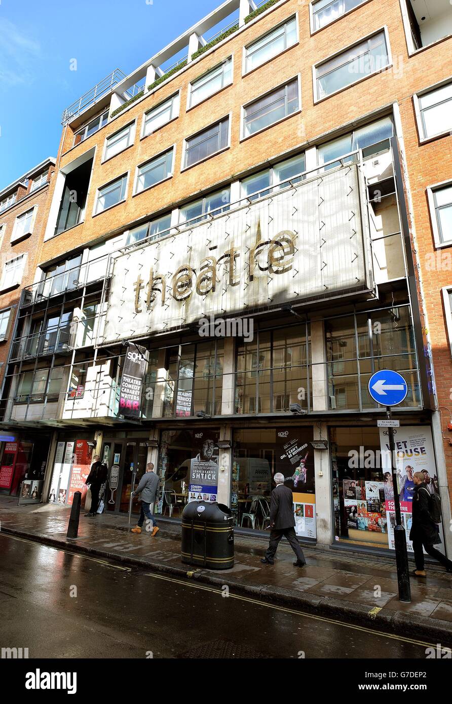 Il Teatro Soho di Dean Street, nel centro di Londra, che si è dichiarato colpevole di violazioni della salute e della sicurezza dopo che uno Stage Manager è caduto a dieci metri da una porta non protetta, ed è stato ricoverato in ospedale per sei mesi con gravi lesioni spinali nel giugno 2012. Foto Stock