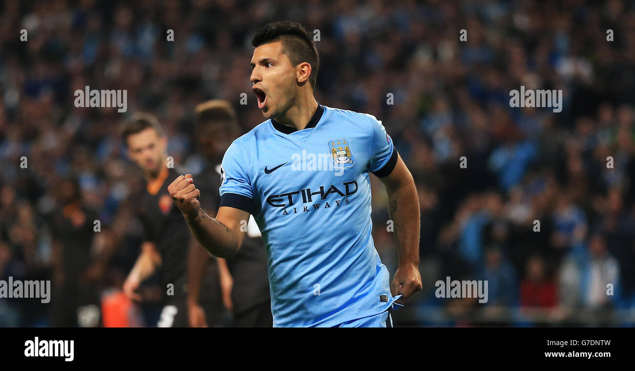 Sergio Aguero di Manchester City festeggia il punteggio durante la partita della UEFA Champions League all'Etihad Stadium di Manchester. PREMERE ASSOCIAZIONE foto. Picture date: Martedì 30 settembre 2014, vedi PA storia CALCIO Man City. Il credito fotografico dovrebbe essere: Lynne Cameron/PA Wire. Foto Stock