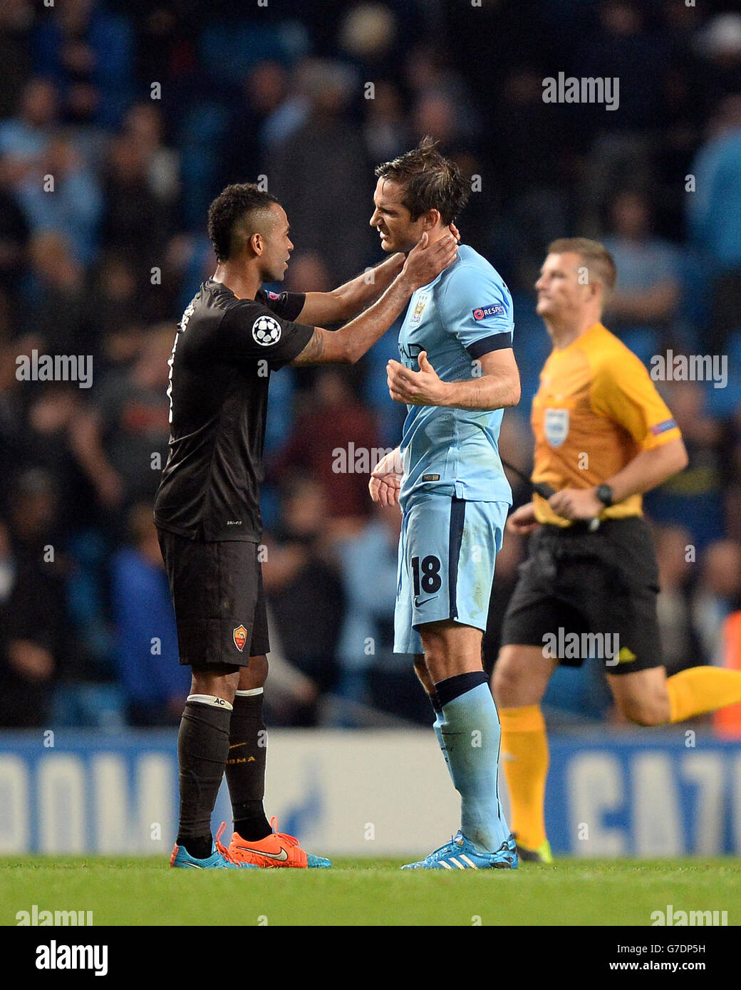 Roma's Ashley Cole (a sinistra) e Frank Lampard di Manchester City dopo la partita UEFA Champions League all'Etihad Stadium di Manchester. PREMERE ASSOCIAZIONE foto. Picture date: Martedì 30 settembre 2014, vedi PA storia CALCIO Man City. Il credito fotografico dovrebbe essere: Martin Rickett/PA Wire. Foto Stock