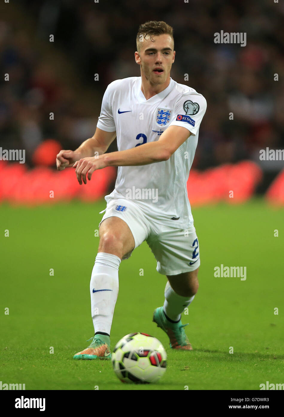 Le Camere di Calum in Inghilterra durante la partita di qualificazione UEFA Euro 2016 al Wembley Stadium di Londra. Foto Stock