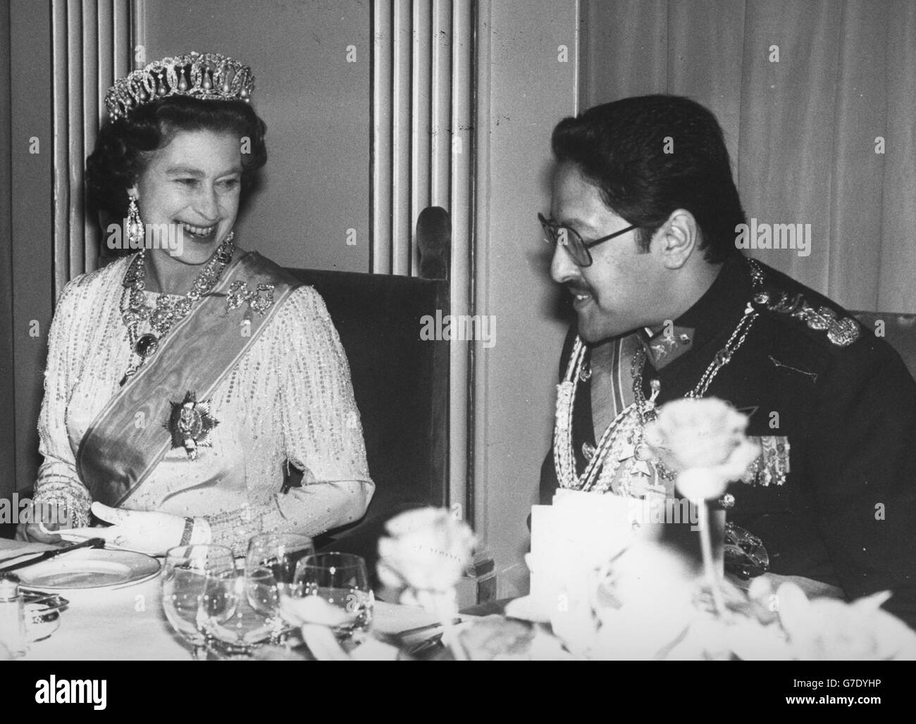 Royalty - la regina Elisabetta II e il re Birendra - Londra Foto Stock