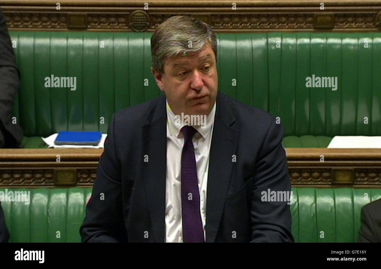 Il segretario scozzese Alistair Carmichael parla durante un breve dibattito sulle relazioni del governo britannico con la Scozia nella Camera dei Comuni di Londra. Foto Stock