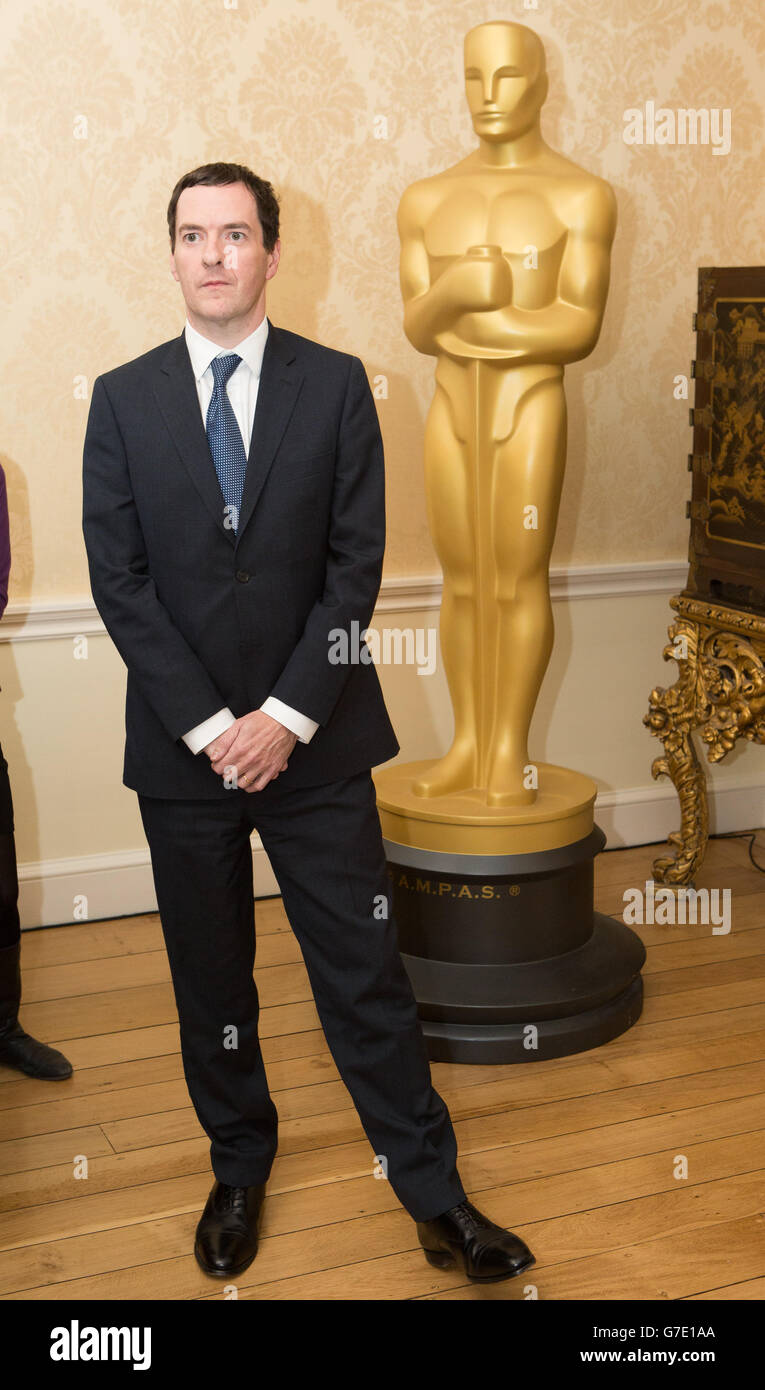 Cancelliere George Osborne alla reception dell'Academy of Motion Pictures Arts and Sciences, l'evento celebra i nuovi membri di&Acirc;&nbsp;UK AMPAS per il 2014 dopo un anno particolarmente forte per i talenti britannici agli Oscar. Foto Stock
