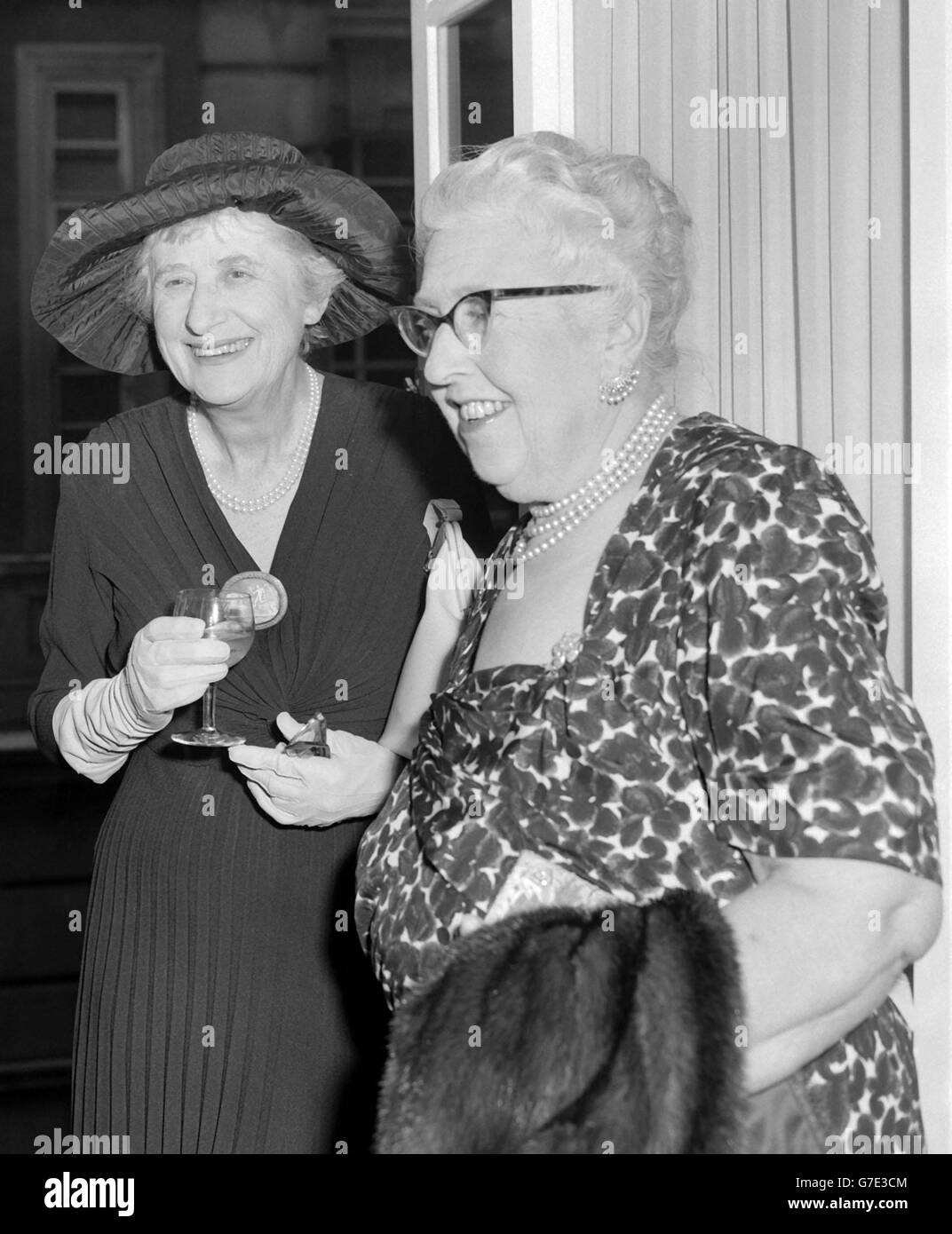 Donne celebri autori del crimine incontrano. Foto Stock