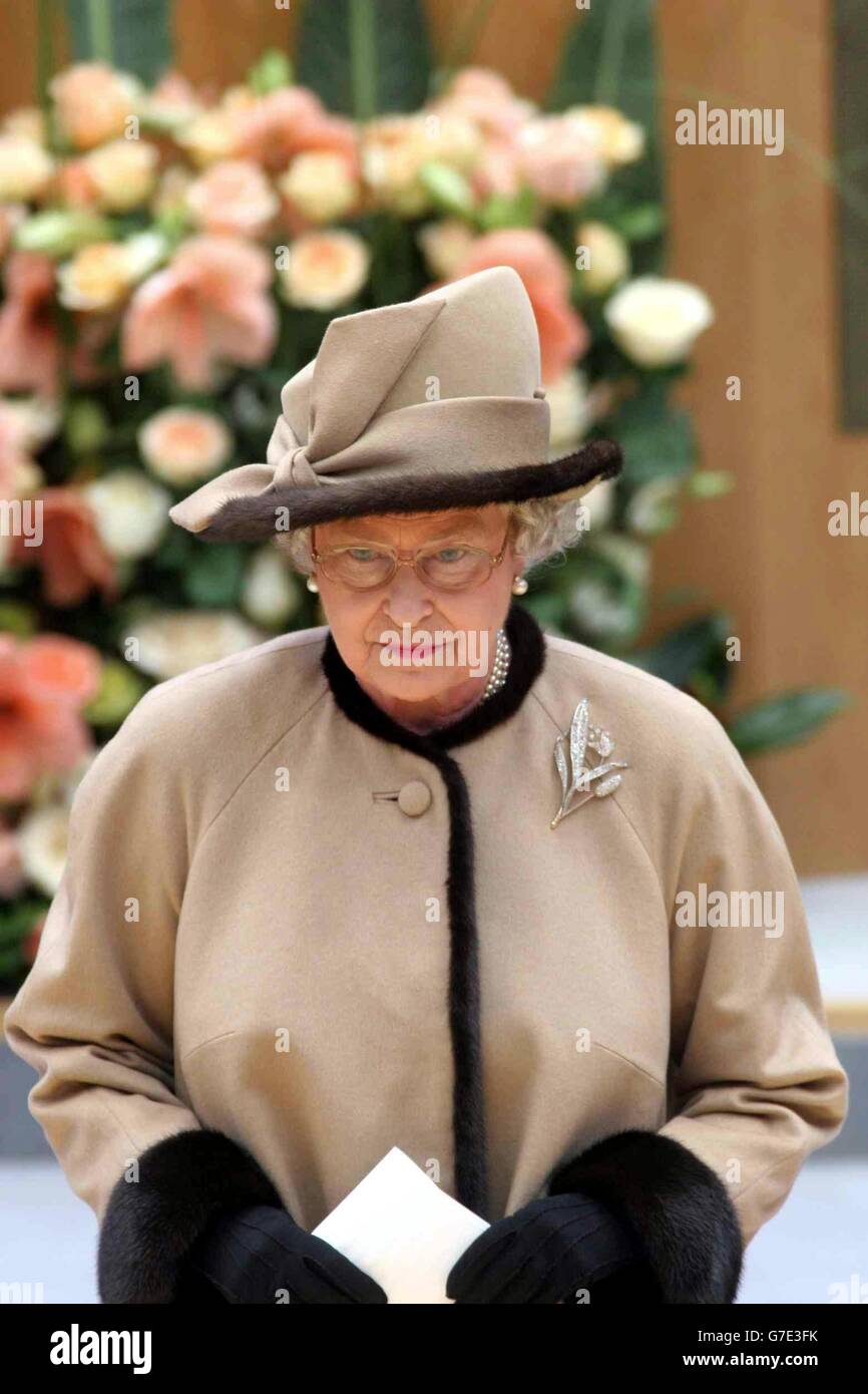 La regina Elisabetta II di Dusseldorf l'ultimo giorno della visita di Stato in Germania. La Regina si rivolge al Landtag, (parlamento locale). Foto Stock