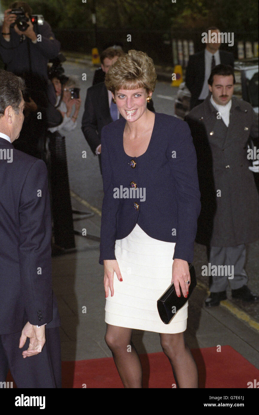 La Principessa del Galles arriva al Savoy Hotel di Londra per partecipare al pranzo serale Standard Drama Awards. Foto Stock