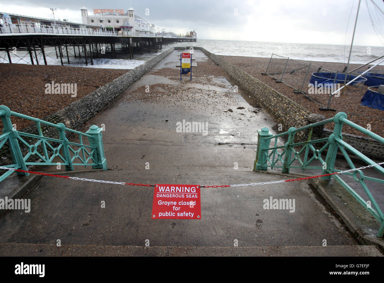 Meteo autunno 7 novembre 2014. Una vista generale sul lungomare di Brighton, Sussex. Foto Stock