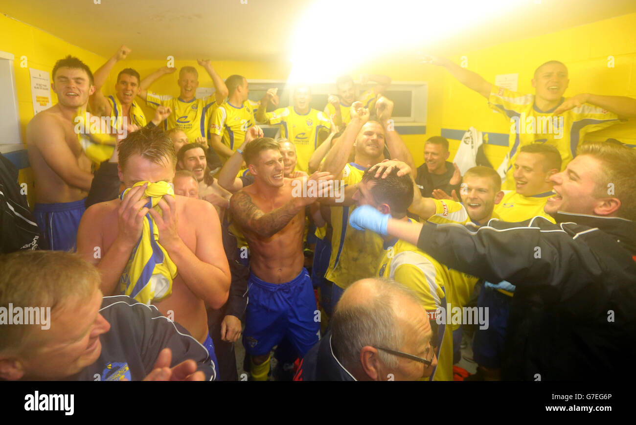 S festeggia dopo aver vinto il 1-0 durante la prima partita della fa Cup al Cantliner Park di Warrington. PREMERE ASSOCIAZIONE foto. Data immagine: Venerdì 7 novembre 2014. Guarda la storia di calcio della PA Warrington. Il credito fotografico dovrebbe essere: Dave Thompson/PA Wire. Foto Stock