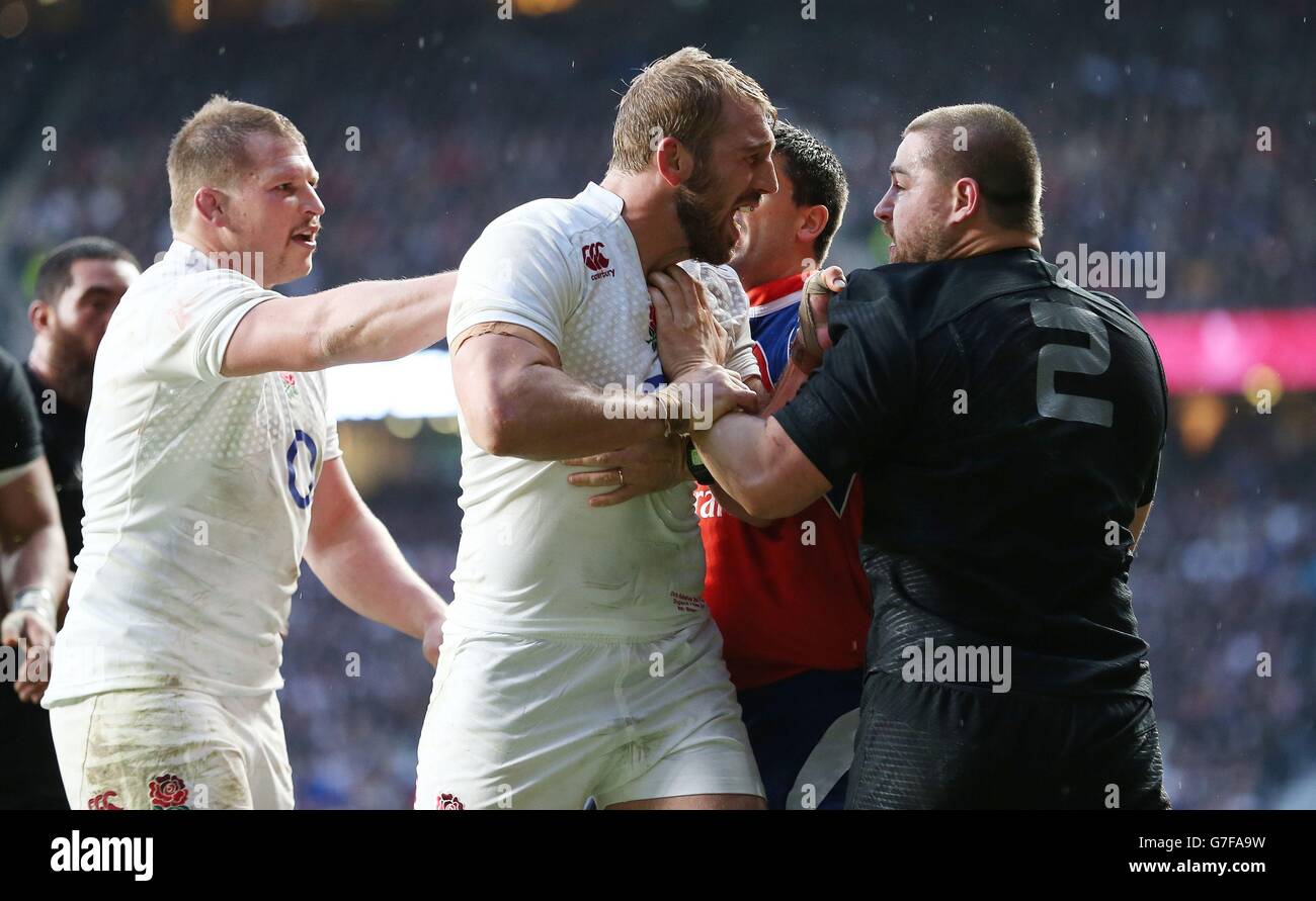 Rugby Union - QBE International 2014 - Inghilterra / Nuova Zelanda - Twickenham. Chris Robshaw in Inghilterra affronta Dane Coles in Nuova Zelanda durante il QBE International a Twickenham, Londra. Foto Stock