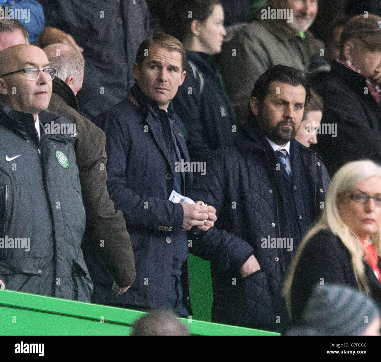 Il manager di Partick Thistle Alan Archibald (a sinistra) e il boss di Dundee Paul Hartley (a destra) durante la partita dei Premier scozzesi al Celtic Park di Glasgow. Foto Stock