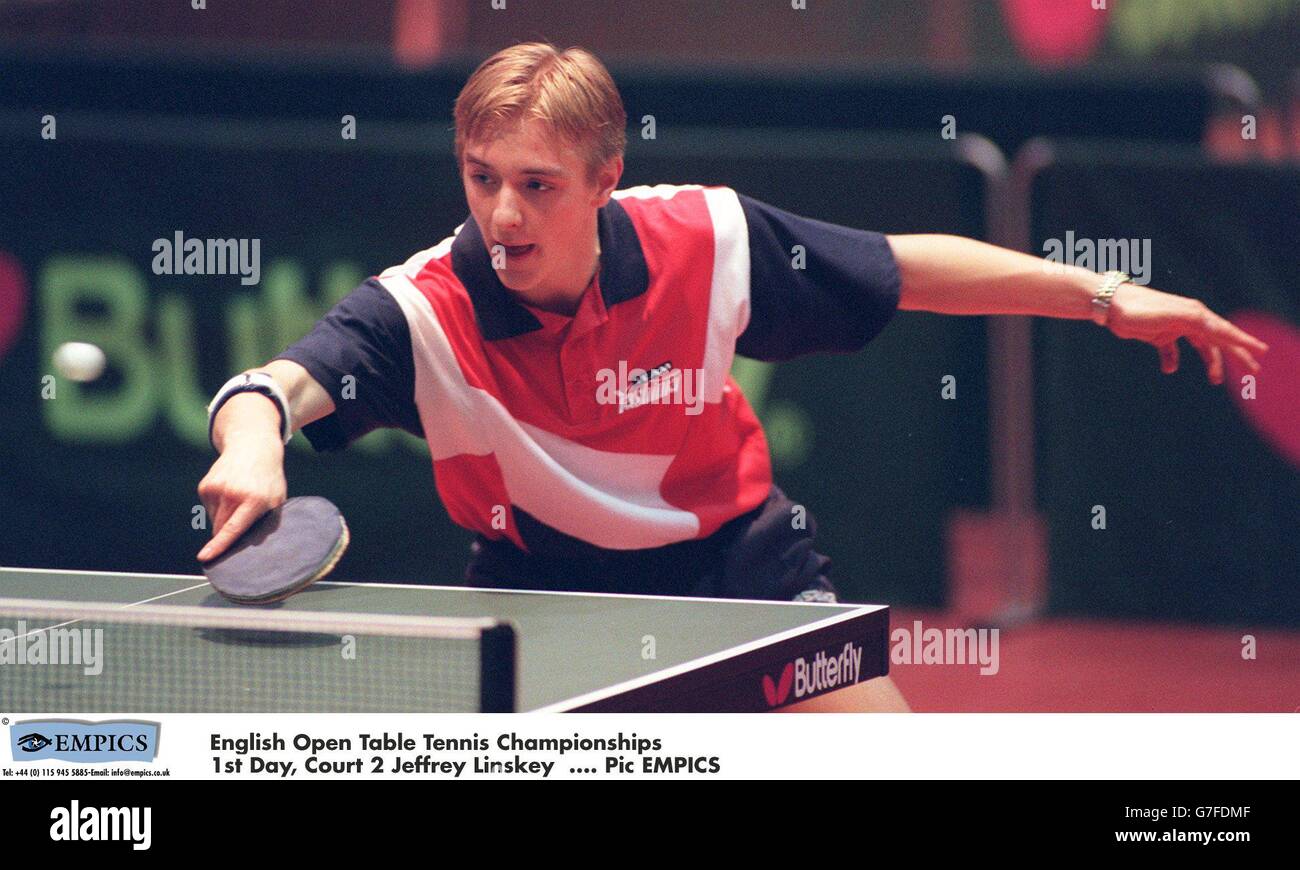 Ping-pong da Kettering. Inglese Open Table Tennis Championships 1° giorno,  NO2 Junior International Christian Thompson Foto stock - Alamy