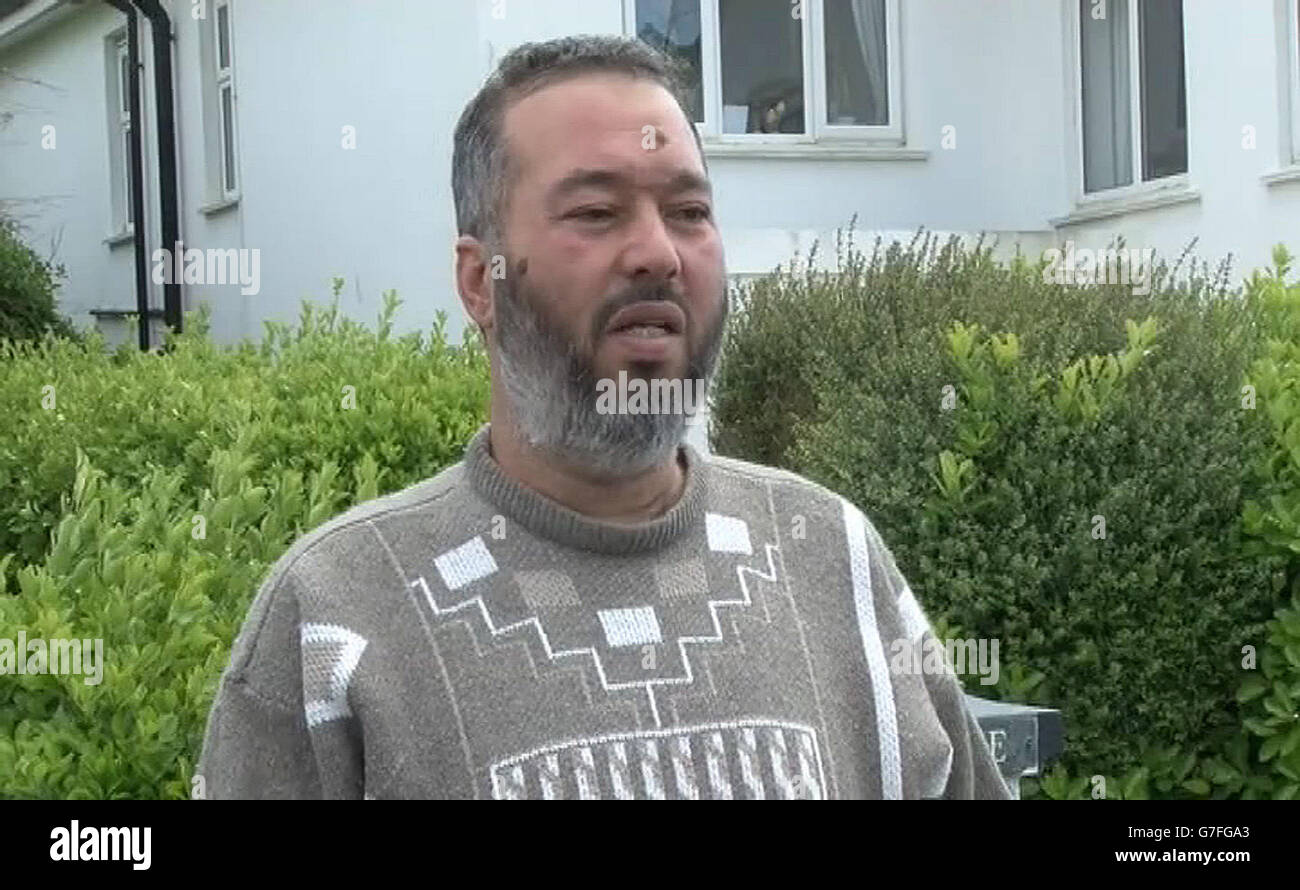 Video grab preso da PA Video datato 18/04/14 di Abubaker Deghayes parlando dalla sua casa a Saltdean, Sussex orientale, dopo che ha detto che un secondo dei suoi figli era stato ucciso in Siria dilaniata dalla guerra. Foto Stock