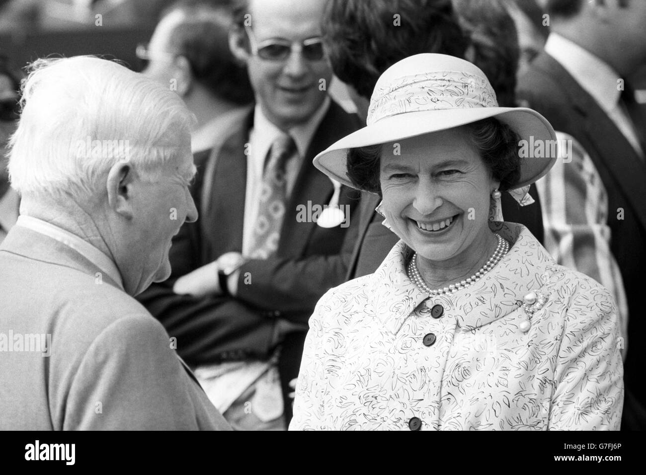 La regina Elisabetta II a Goodwood. Foto Stock