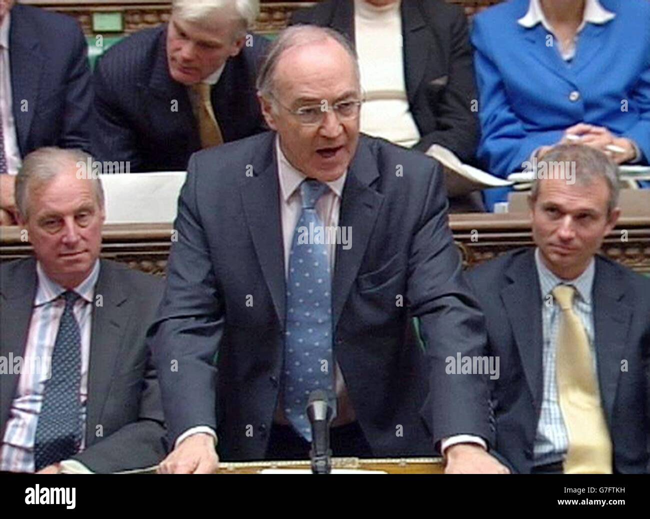 Il leader del Partito conservatore Michael Howard durante le interrogazioni del primo Ministro alla Camera dei Comuni di Londra Foto Stock