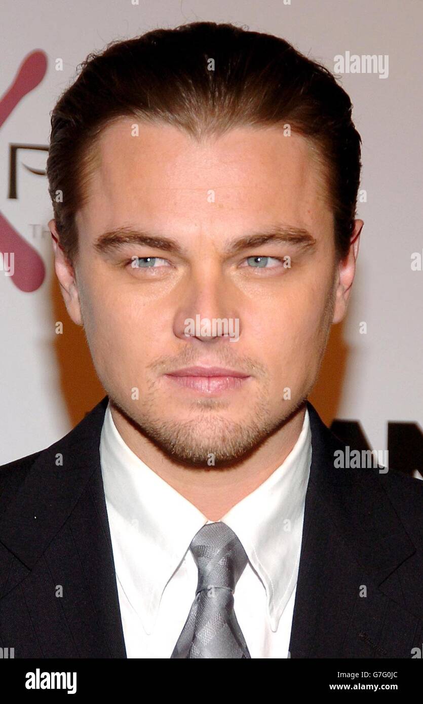 Leonardo DiCaprio arriva per la prima del nuovo film "Aviator" al Mann's Chinese Theatre di Hollywood. Diretto da Martin Scorcese, il film racconta la storia del pioniere dell'avizione Howard Hughes. Foto Stock