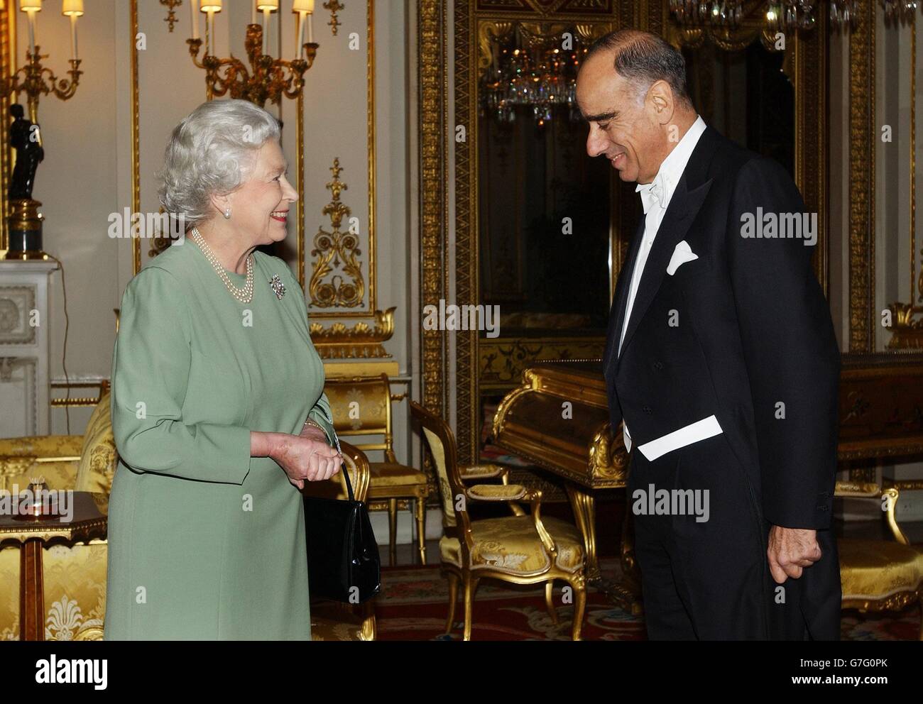 La Regina Elisabetta II riceve sua Eccellenza l'Ambasciatore della Svizzera, Alexis Lautenberg, che ha presentato la sua lettera di credito, a Buckingham Palace, Londra. Foto Stock