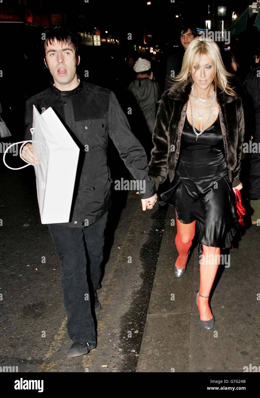 Liam Gallagher e Nicole Appleton arrivano per la sua festa di trentesimo compleanno alla Soho House nel centro di Londra. Foto Stock