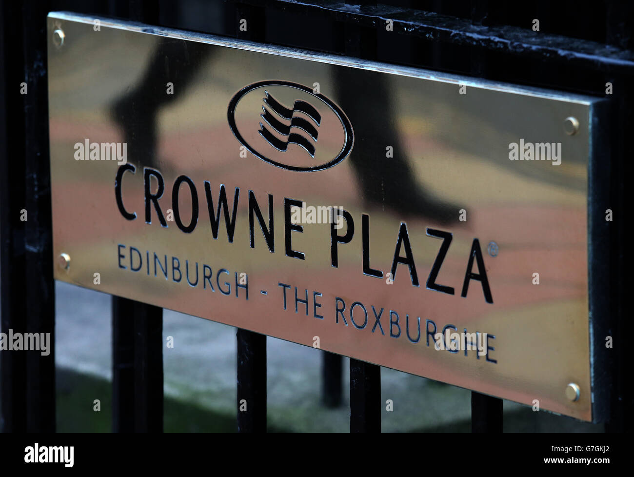 Una vista generale della targa al Crowne Plaza Edinburgh - The Roxburghe in Charlotte Square. Foto Stock